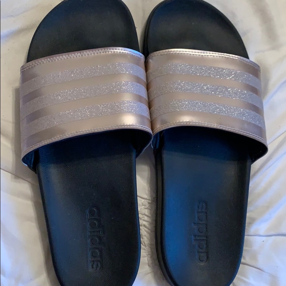 ADIDAS SLIDES